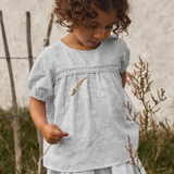 Lil' Atelier T-särk lühikeste varrukatega ja elegantse kaunistusega Loose Plein Air NMFJIVA